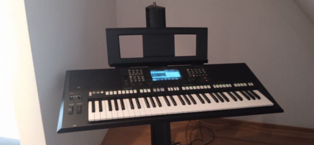 Keyboard YAMAHA PSR-775 *OPIS*
