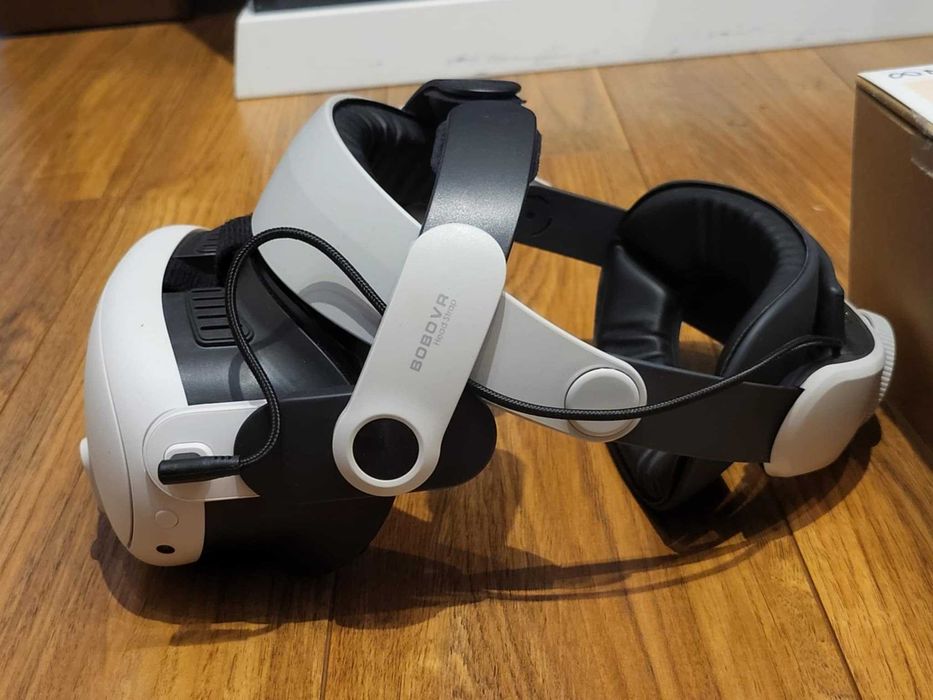Meta Quest 3 + akcesoria (BOBOVR pasek, powerbank, osłonki, nakładki)