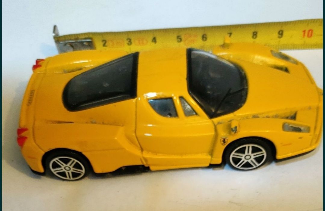 Ferrari Enzo miniatura amarelo