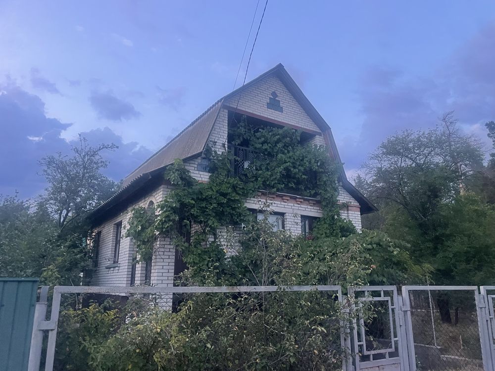 Дача у сосновому лісі у довгострокову оренду