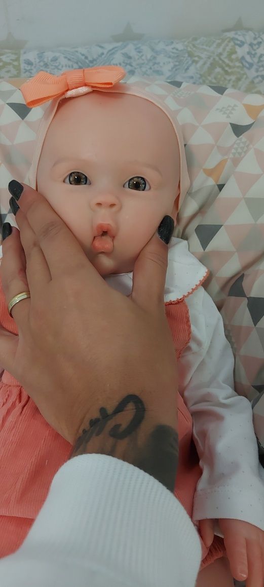 Bebé Reborn menina realista de corpo completo em silicone sólido 45 cm