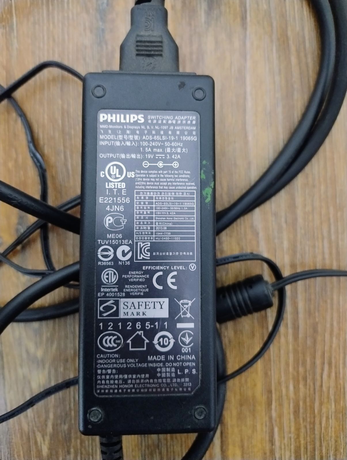 Блок живлення Philips ADS-65SLI-19-1 (19065G) 
блок живлення