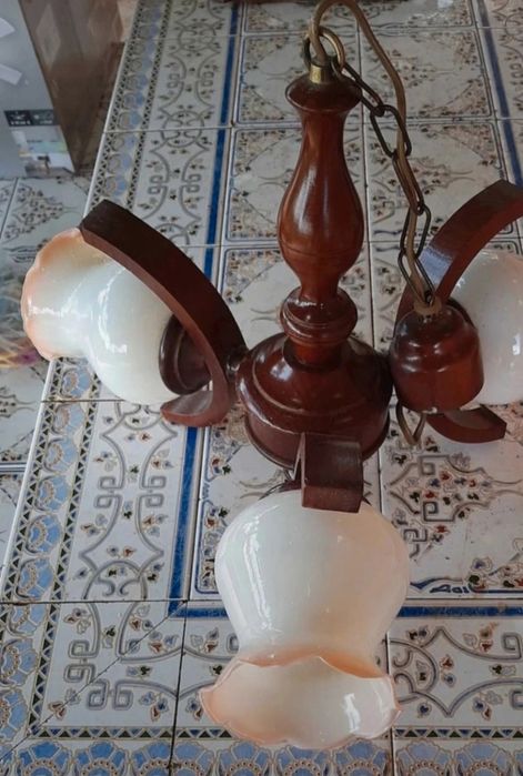 Candeiros de teto e 2 de mesa de cabeceira