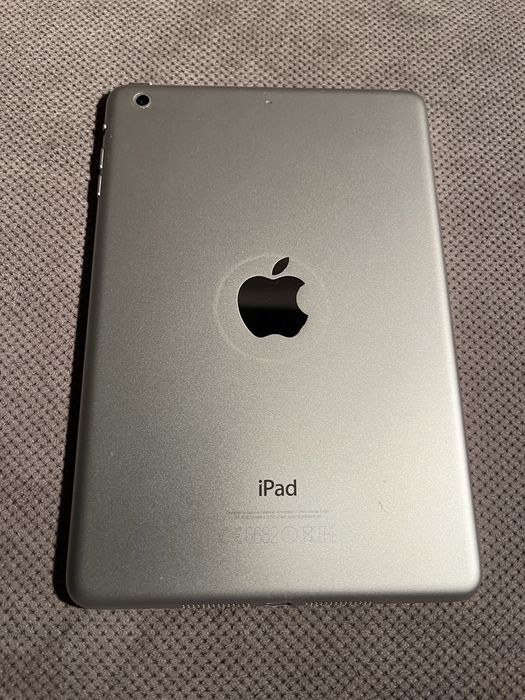 iPad mini 2 z zasilaczem