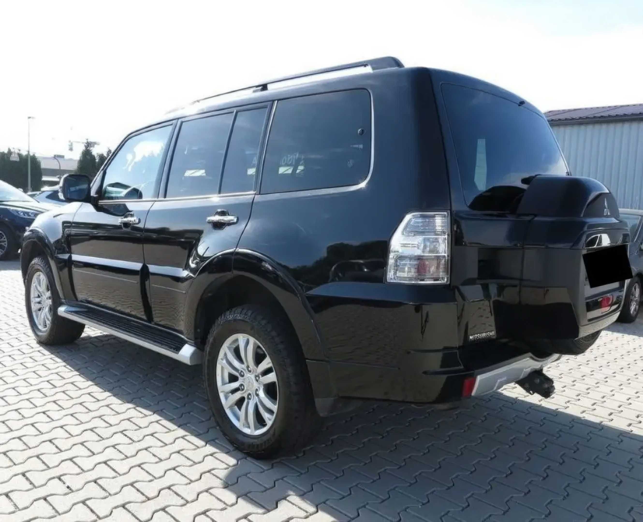 2018 Mitsubishi Pajero