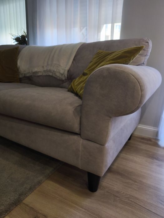 Sofá Bege 2 Lugares — 175cm | Confortável e em Excelente Estado