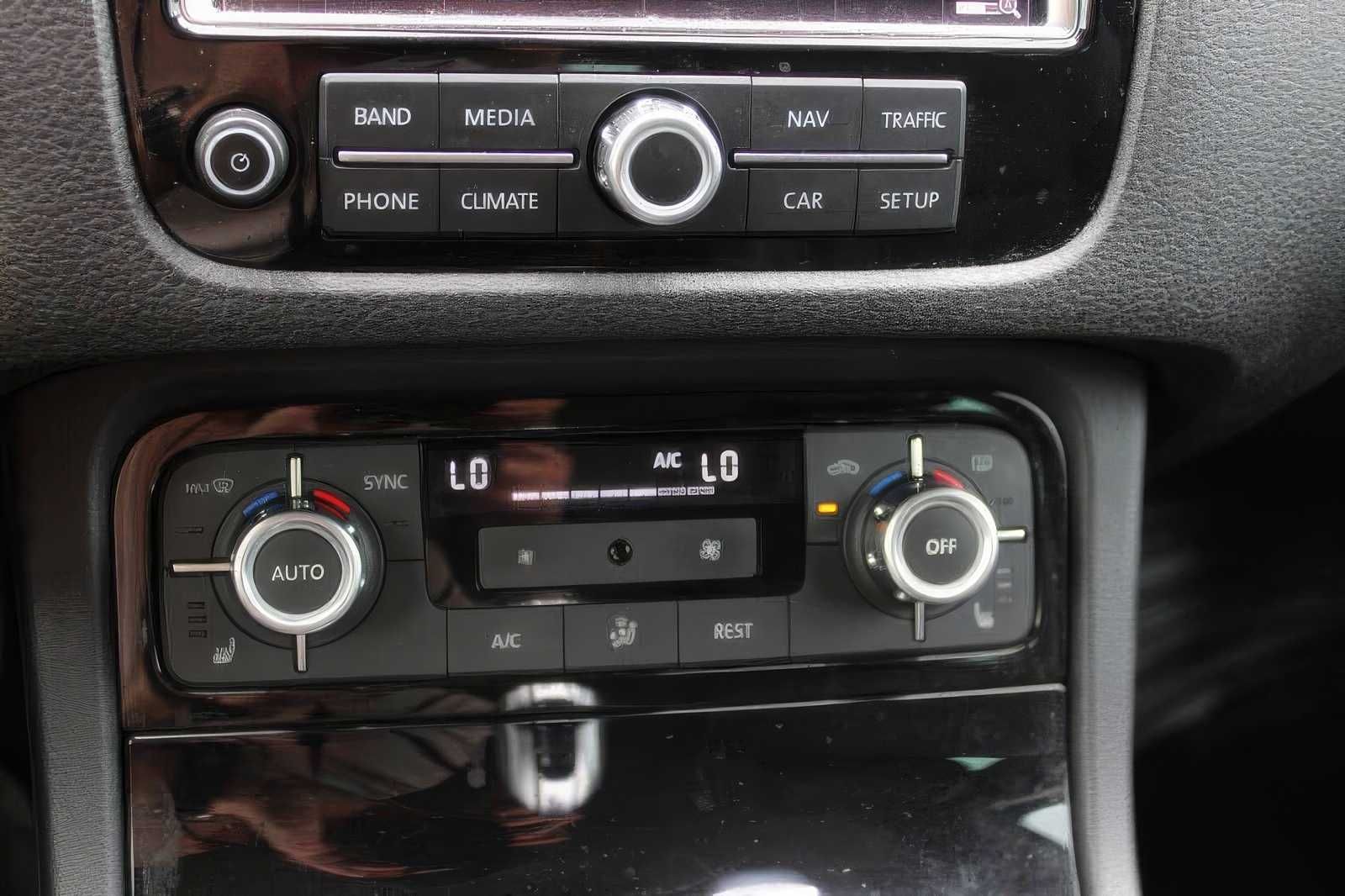2014 Volkswagen Touareg V6 Sport