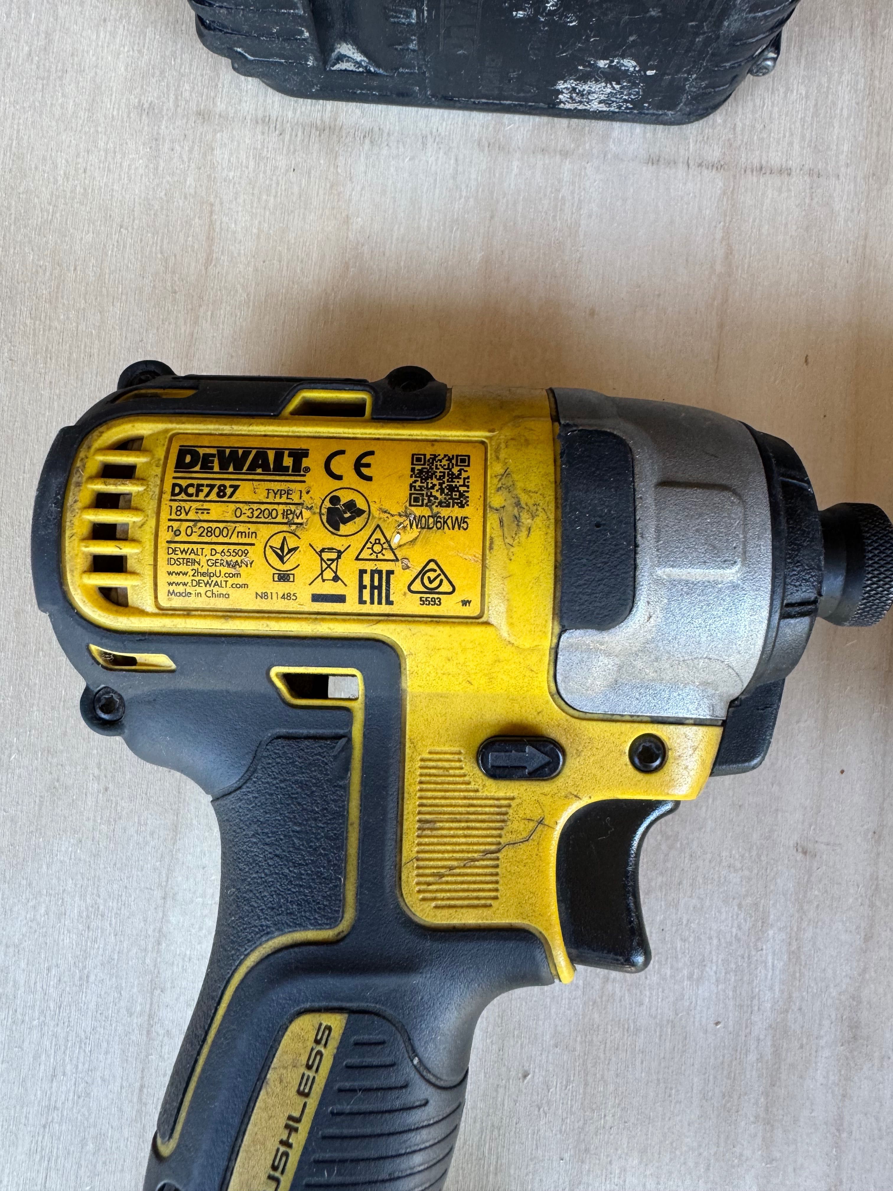 Zestaw DEWALT XR DCB 115 DCF 787 DCD995