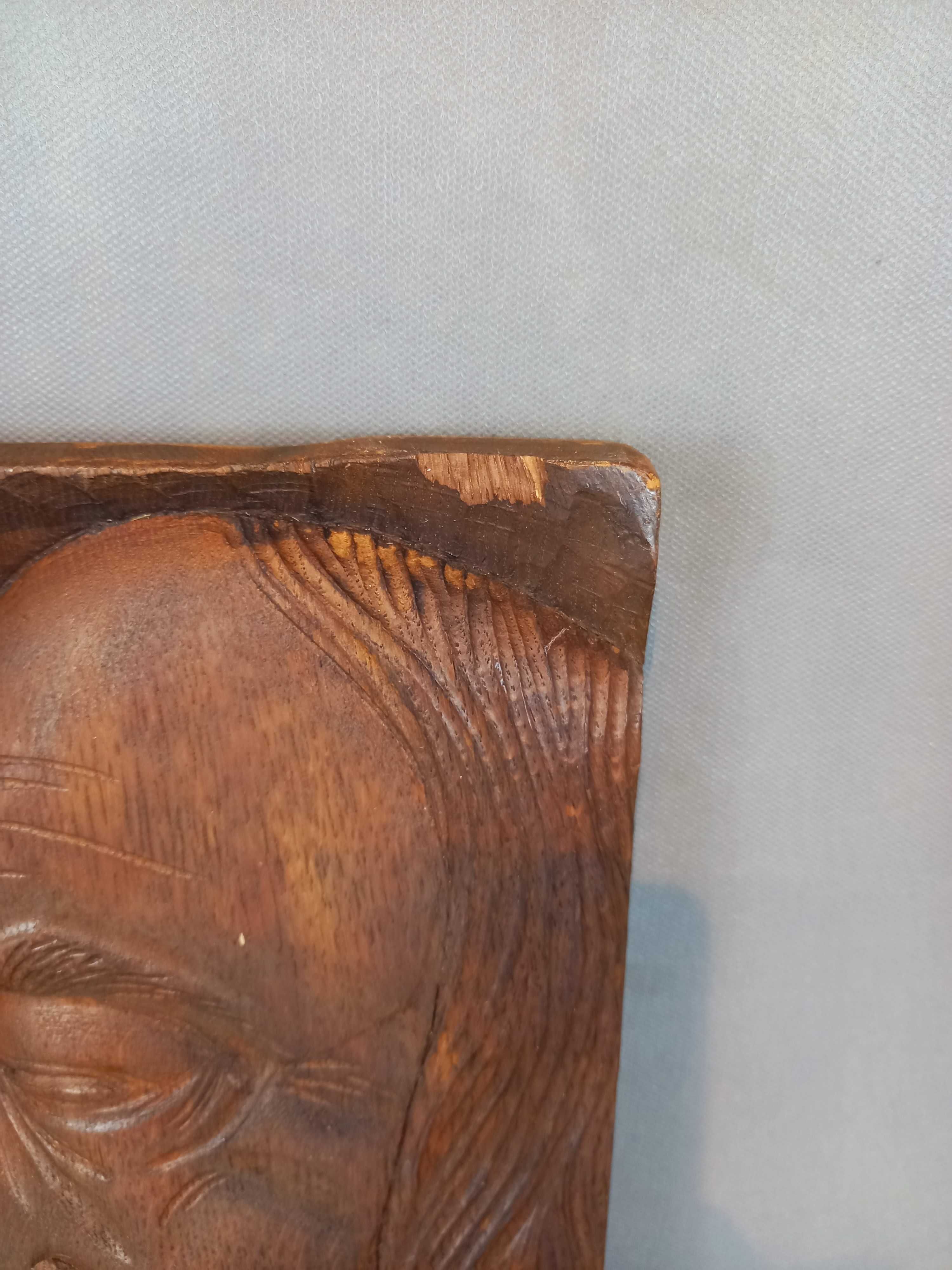 Twarz, płaskorzeźba drewniana ręcznie wykonana