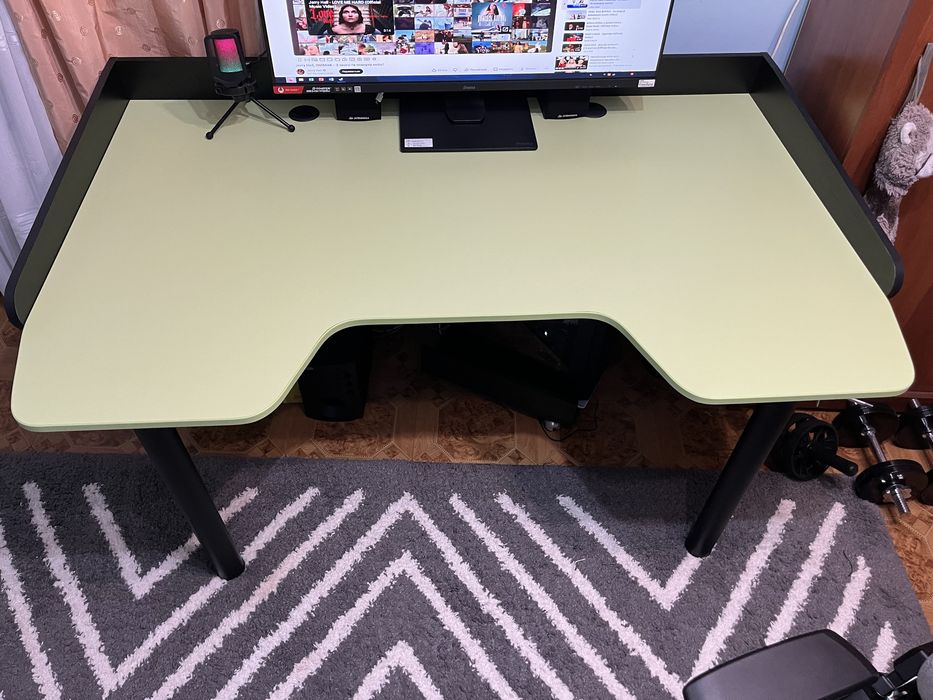 Геймерський комп'ютерний стіл, ігровий стіл з вирізом, стіл для ПК