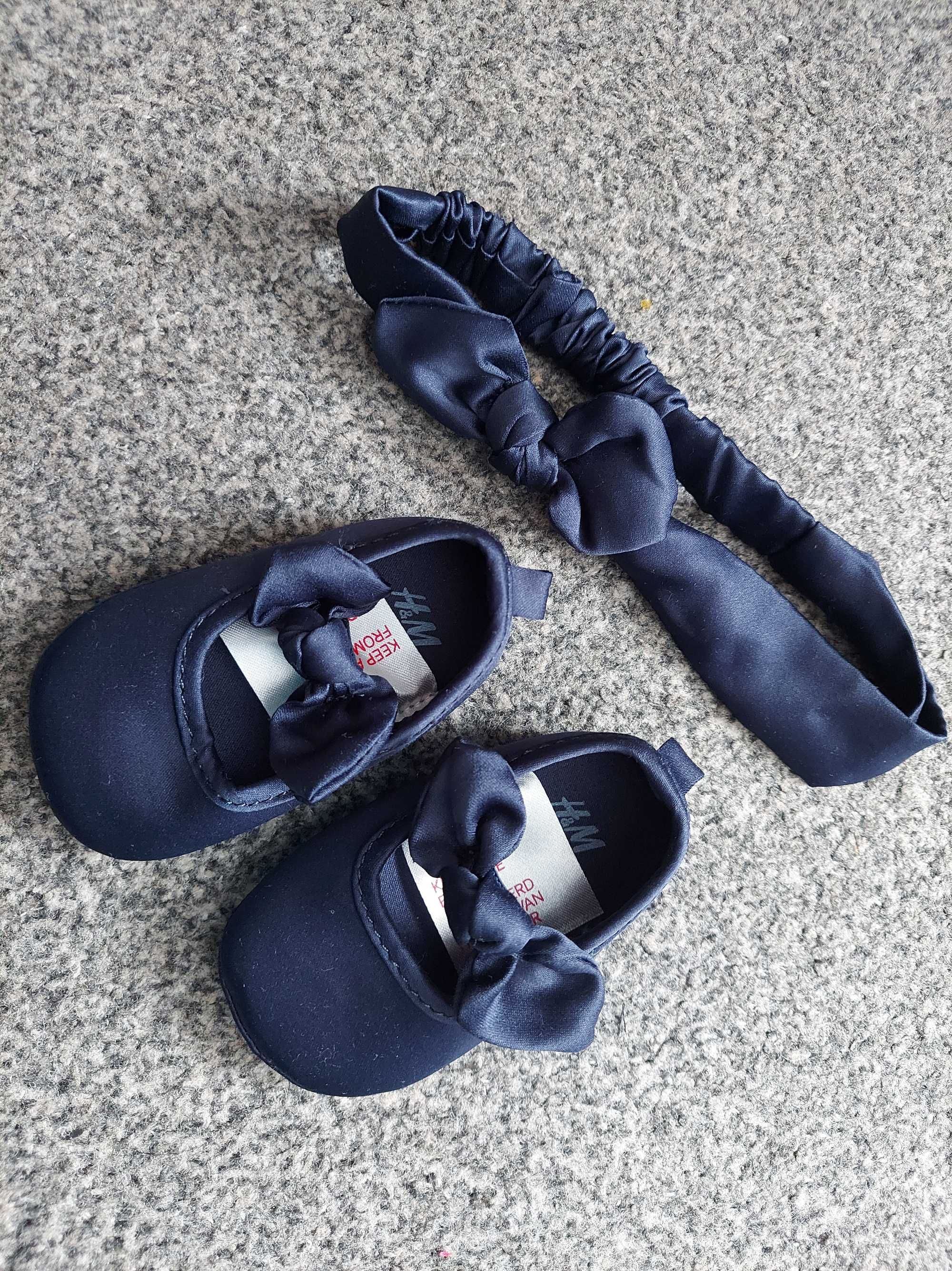 Zestaw dla noworodka: eleganckie buciki + opaska