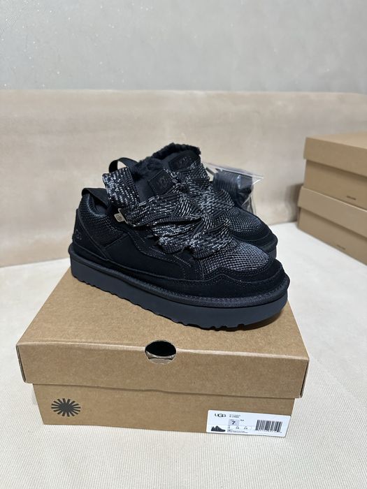 UGG Lowmel Black