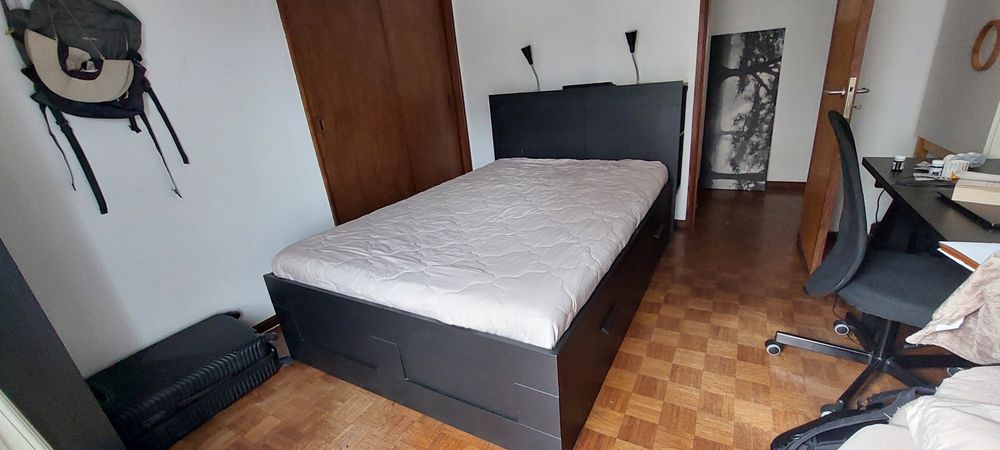 Cama Brimnes IKEA Preta 1,40 por 2m, com 4 gavetões