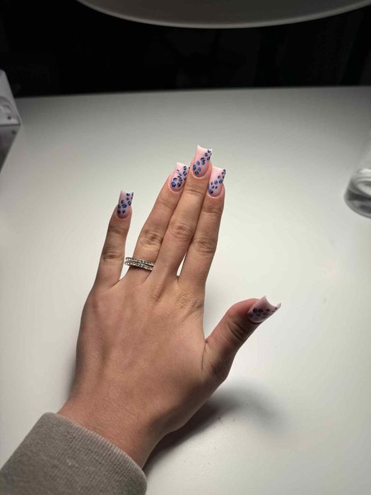 Paznokcie hybrydowe/ przedłużane