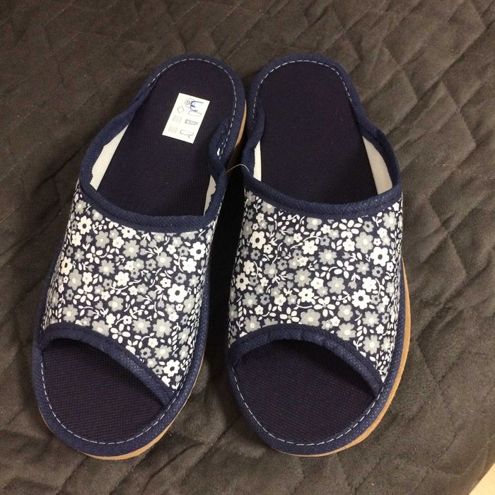 Chinelos de casa novos