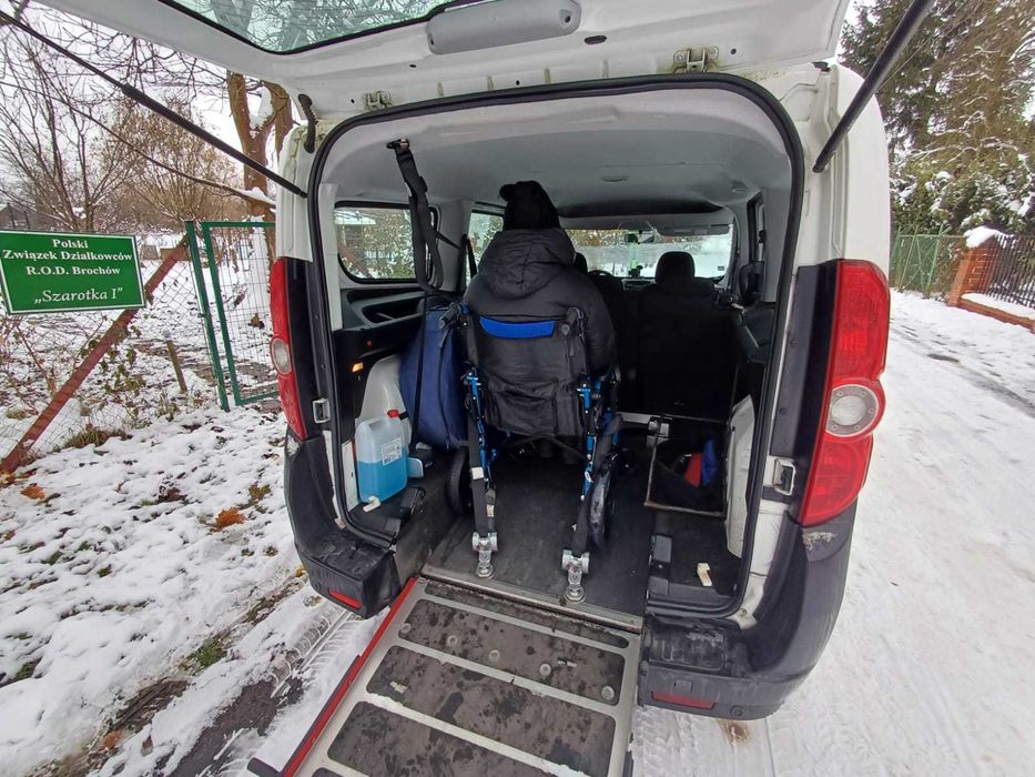 Transport niepełnosprawnych osób Taxi Przewóz na wózku Wrocław