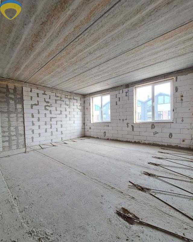 В продажу триповерховий таунхаус у закритому комплексі — вул. Фруктова