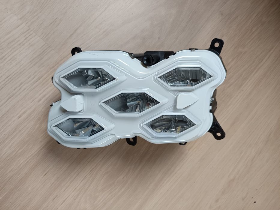 VW Golf VIII GTD 2021-halogen prawy led