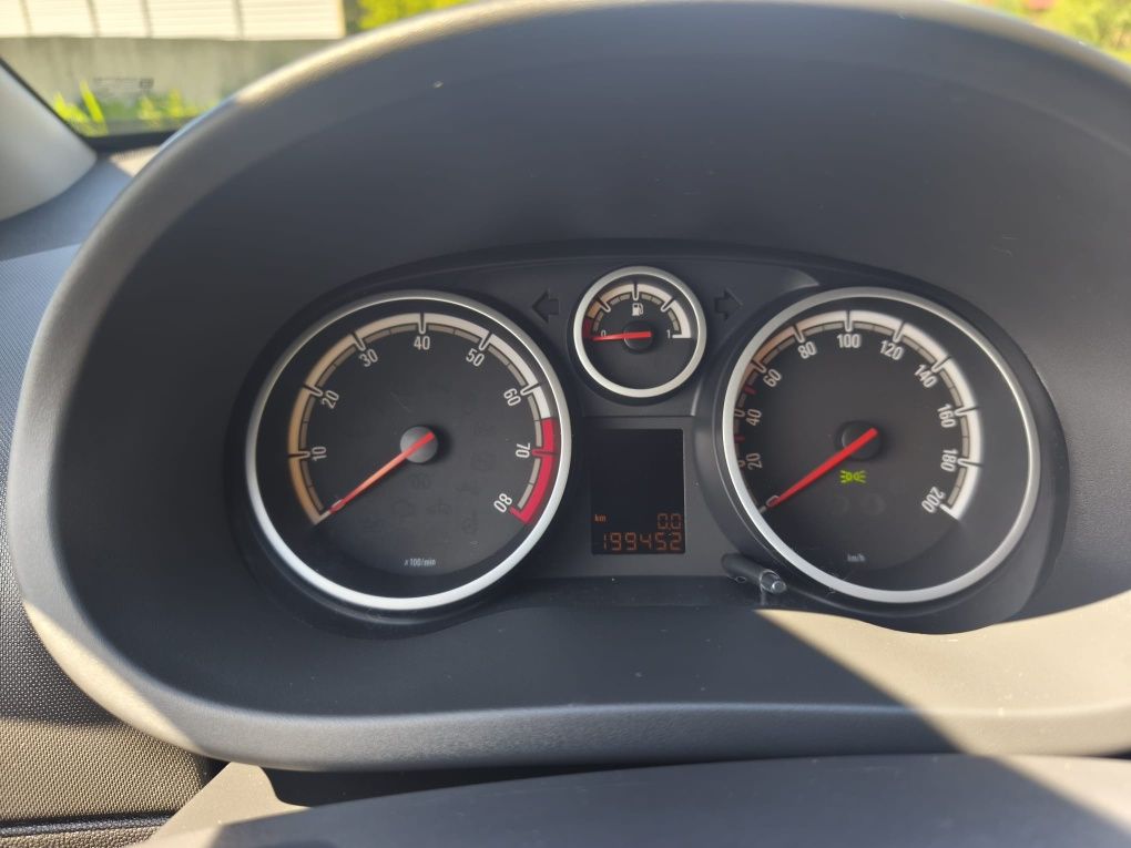Opel Corsa D LIFT 1.2 16v Super stan Zadbana sprowadzona