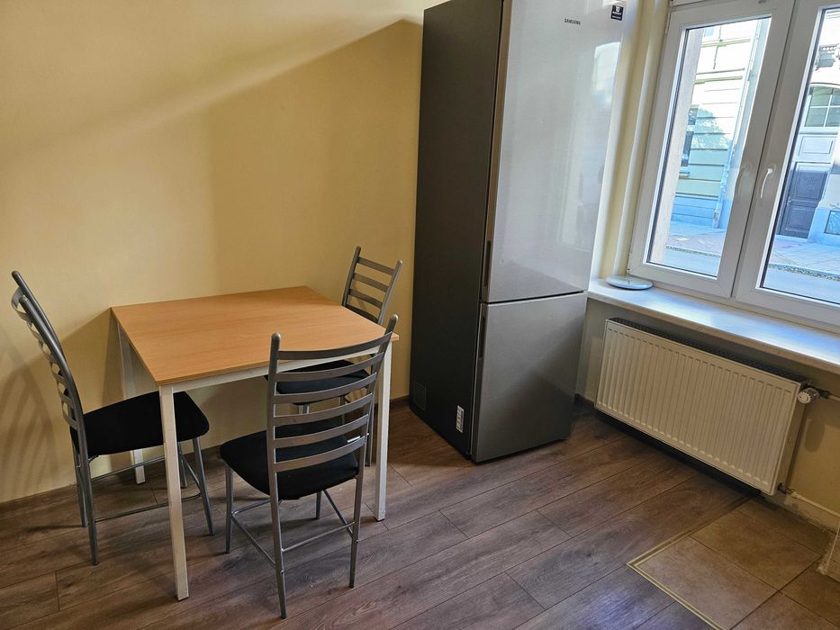 Ścisłe centrum Umeblowana kawalerka ul. Pędzichów/ Długa 35m2