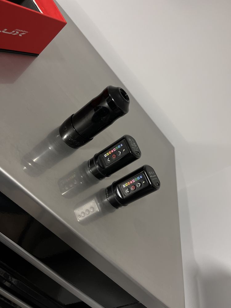 Vendo maquina tatuar  flux da Fkirons 2BATERIAS