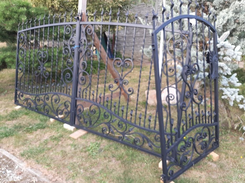 Brama i furtka ręcznie kute. Rzemiosło wieloletnie