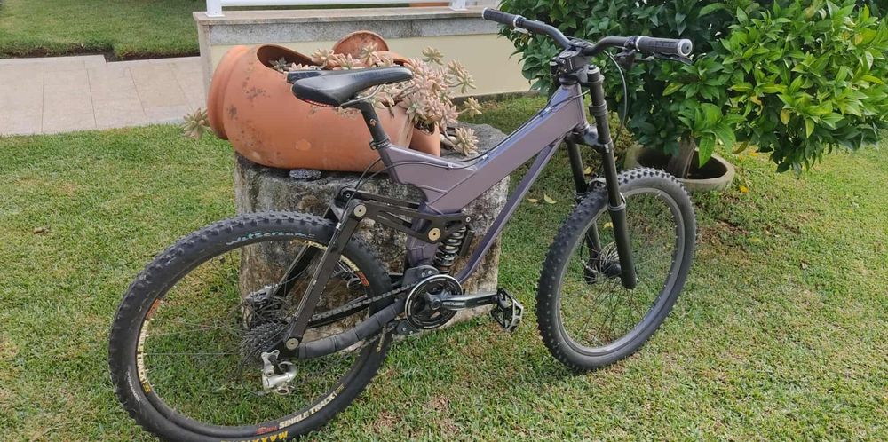 Giant ATX One DH team