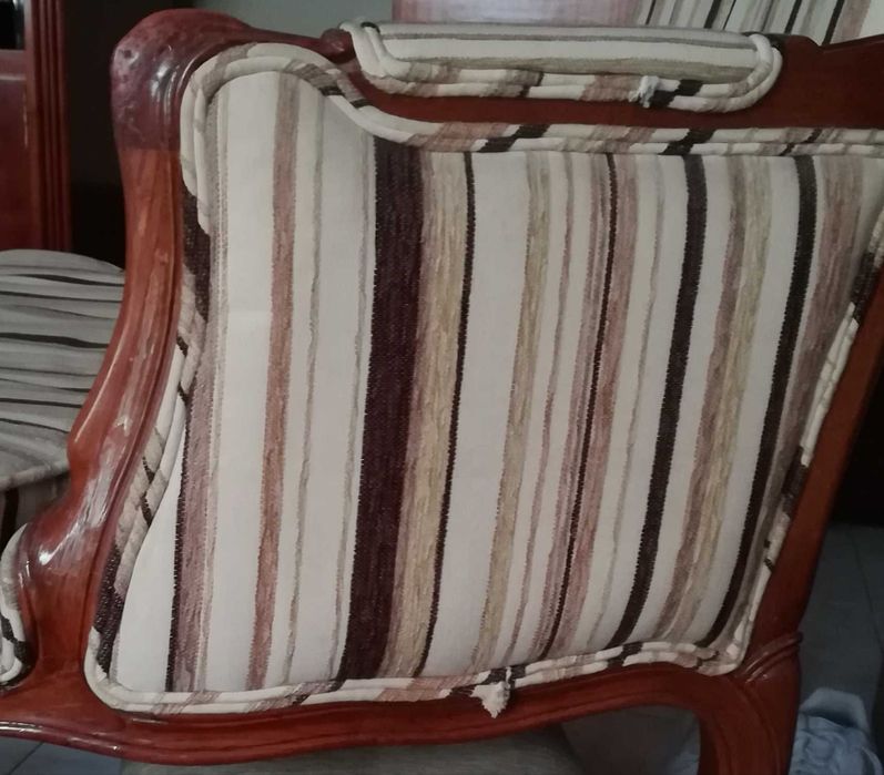 Cadeirão clássico cerejeira. Novo preço