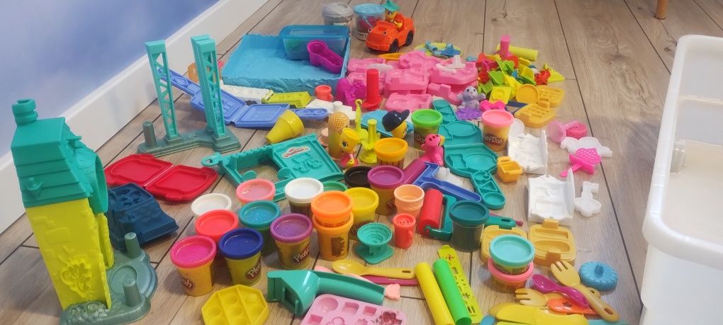 Zestaw play-doh ,magic sand w pudełku