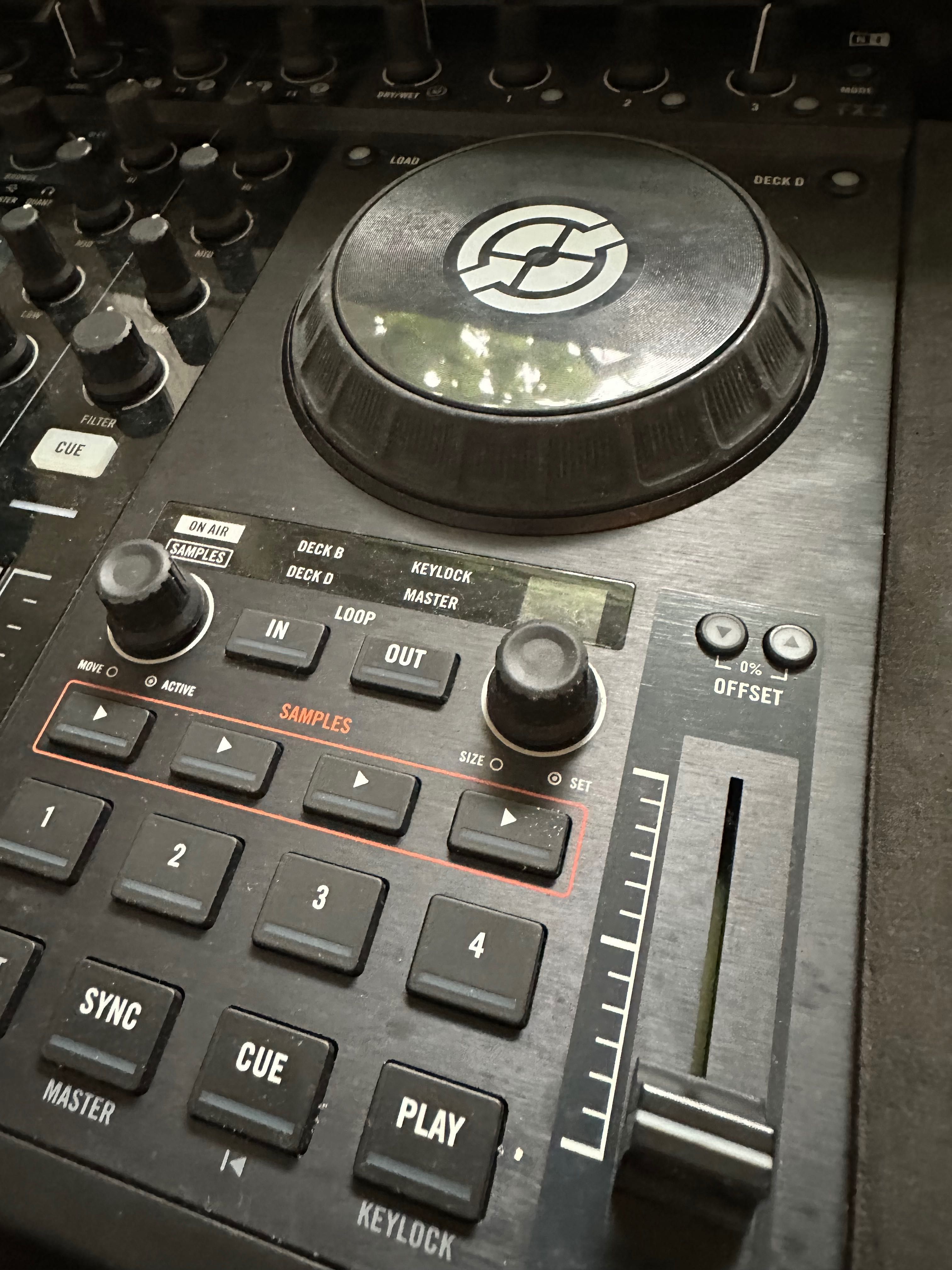 Konsola DJ Traktor S2 MK1 Stan idealny + oryginalny CASE i kable