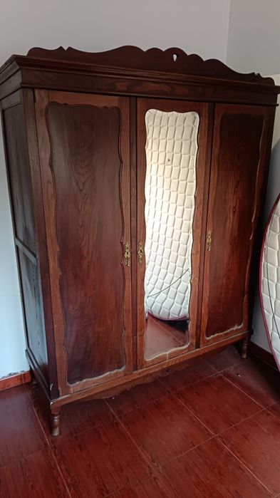 3 roupeiros antigos madeira de castanho