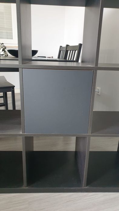 Móvel de sala com prateleiras, em madeira em estado novo.