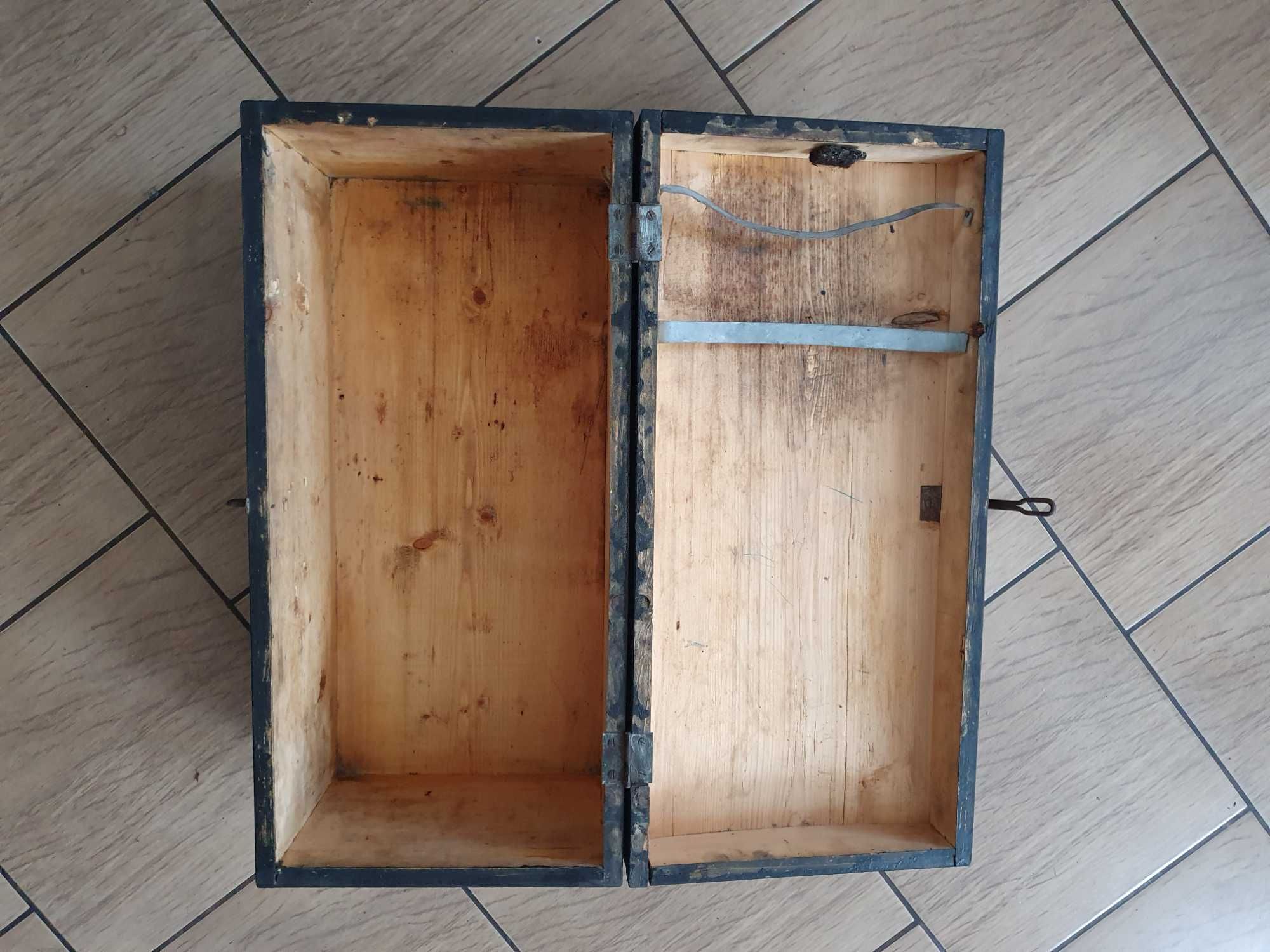 Skrzynia drewniana zabytkowy kufer PRL