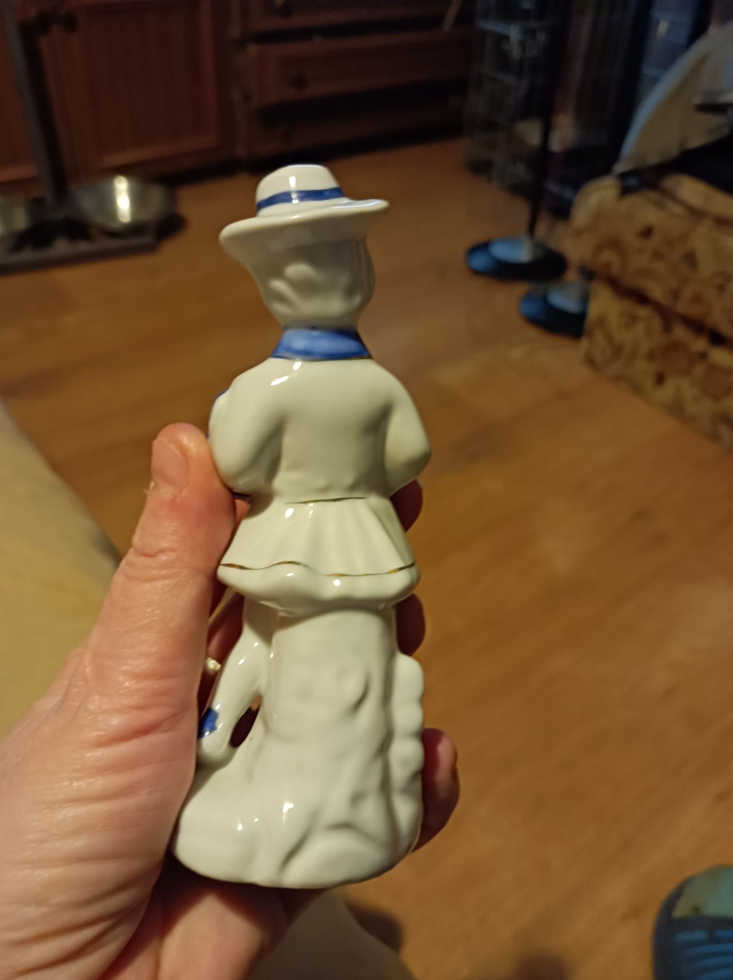 Figurka porcelanowa kawaler