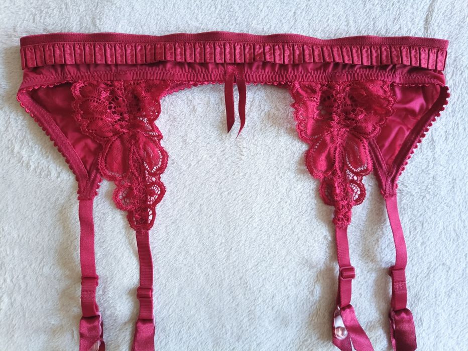 Triumph р.XS/S оригінальний мереживний пояс для панчох