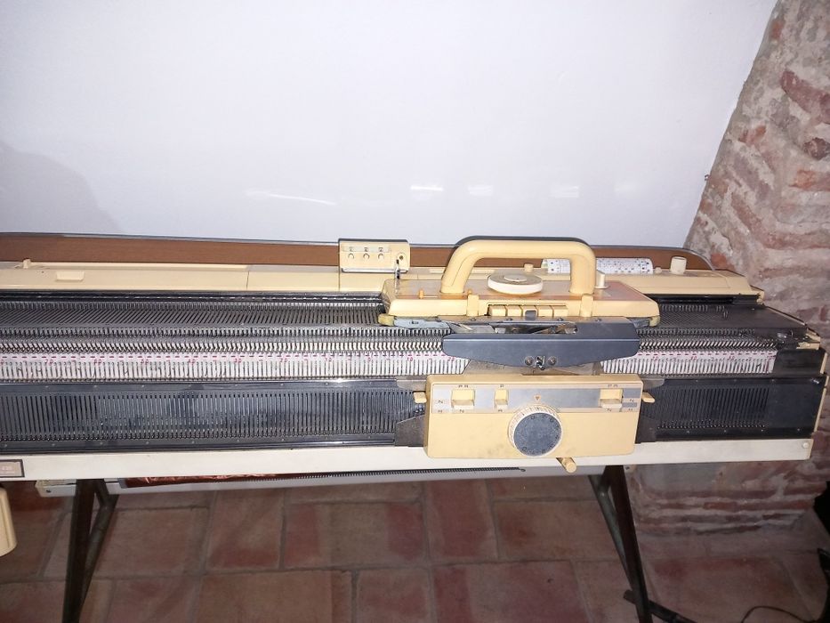 Máquina  de tricô brother