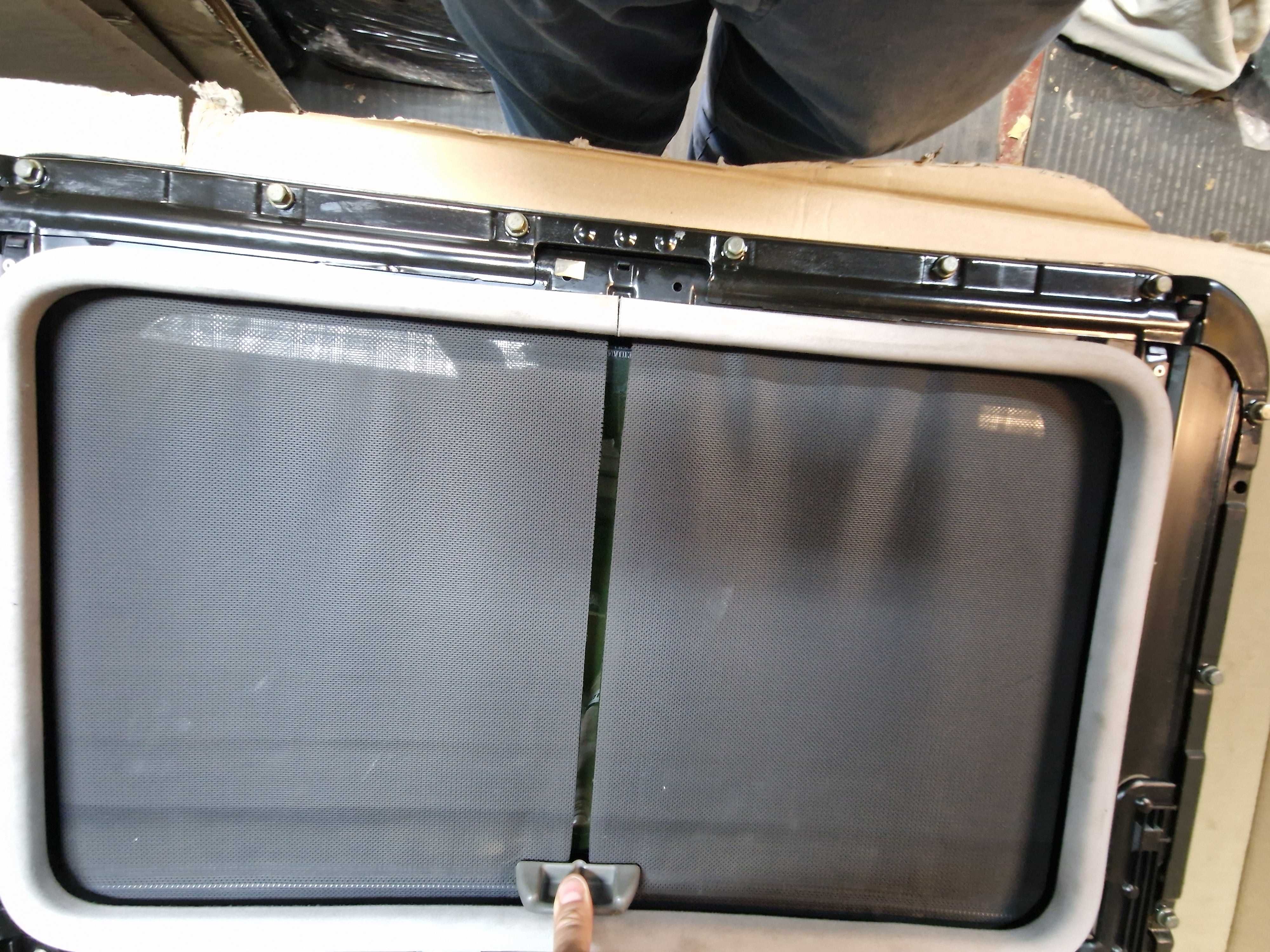 Szyberdach Uniwersalny Elektryczny 87x54cm Bus Camper Zabudowa