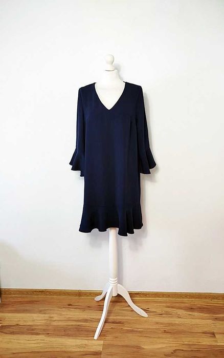 V by Very granatowa elegancka sukienka midi falbanki