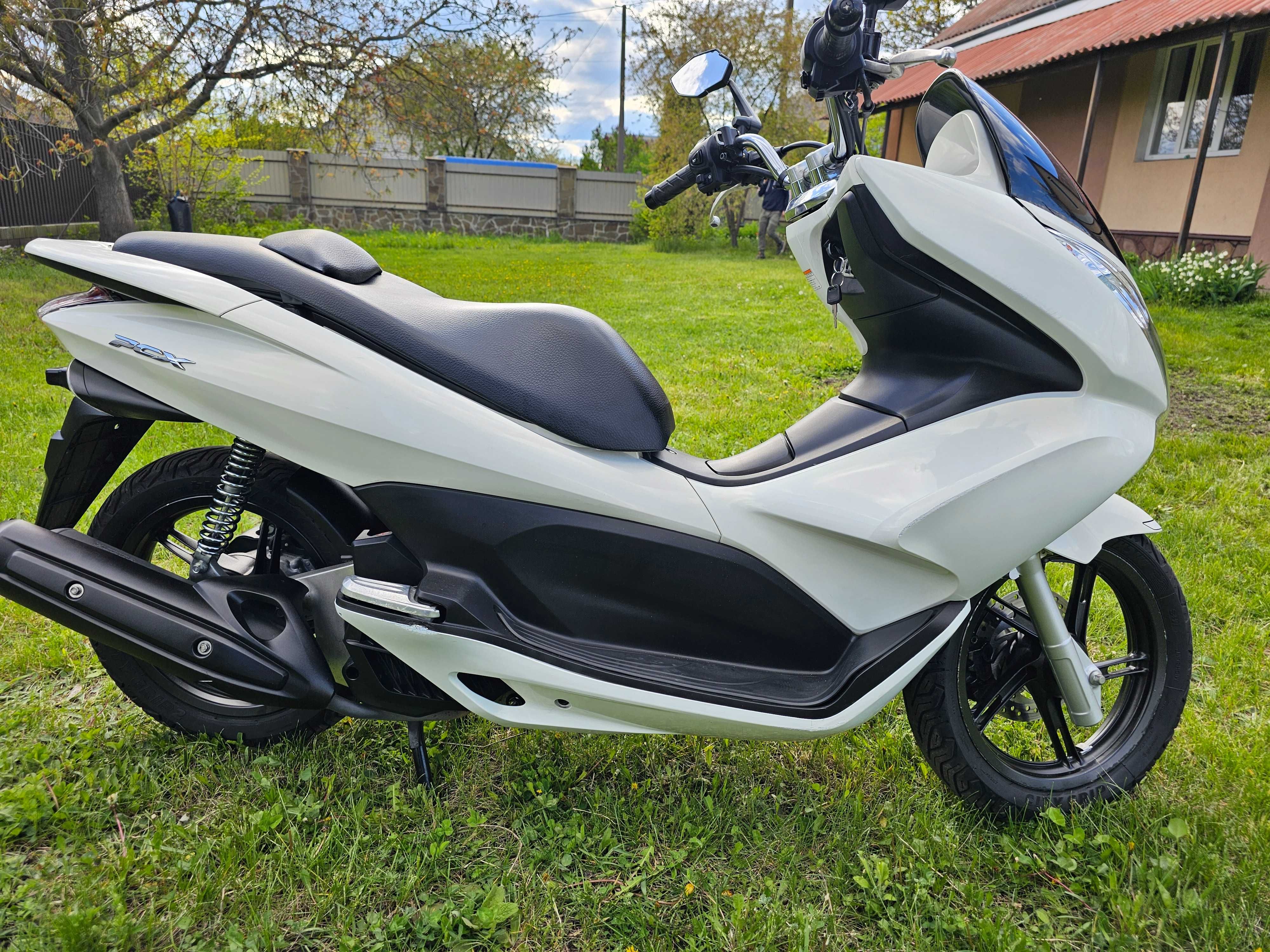 Максіскутер Honda PCX 125