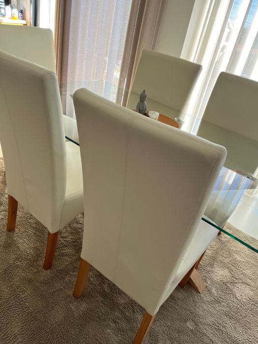 Mesa JSKY e cadeiras