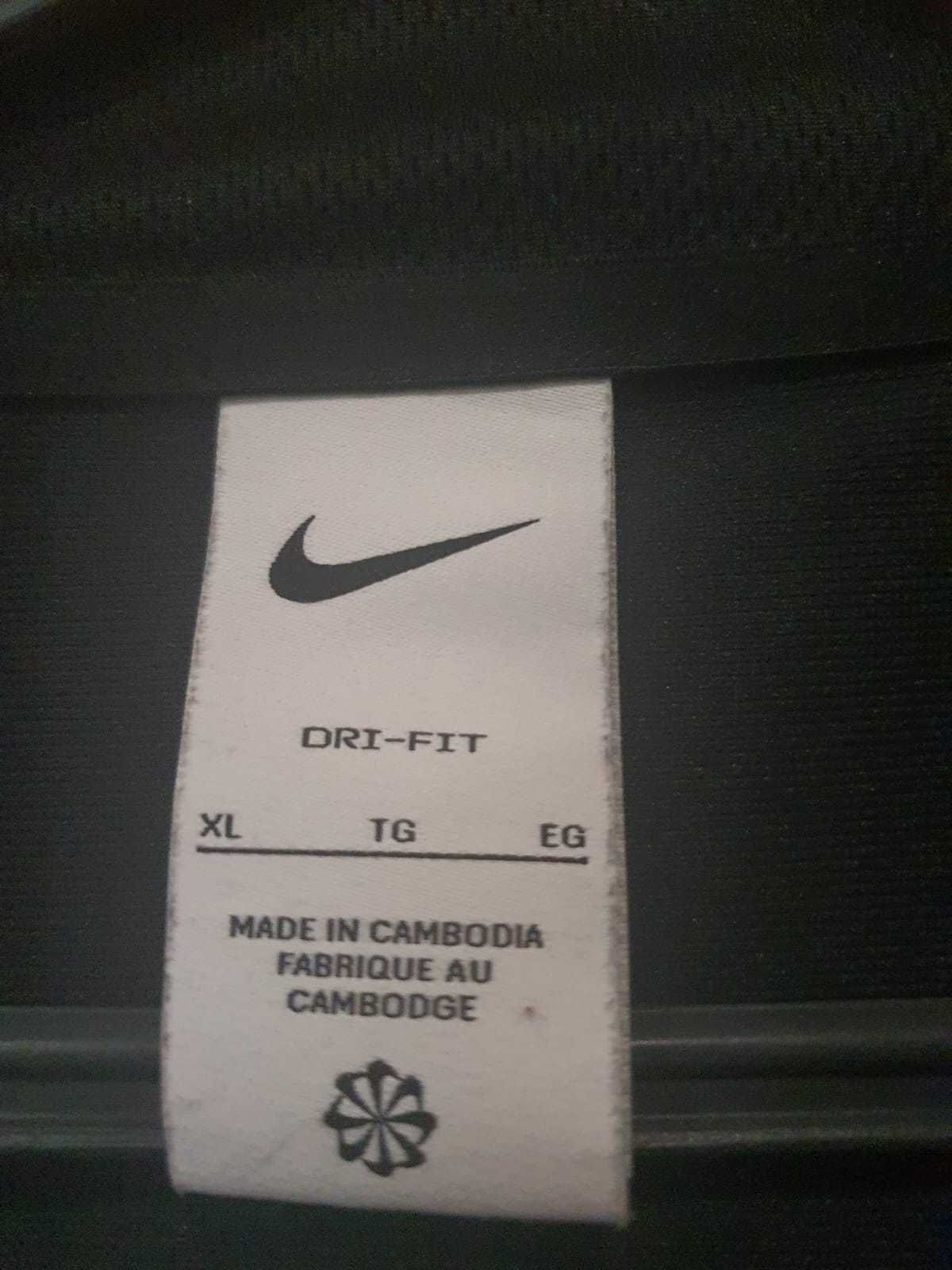 Casaco Rapaz Nike tamanho XL