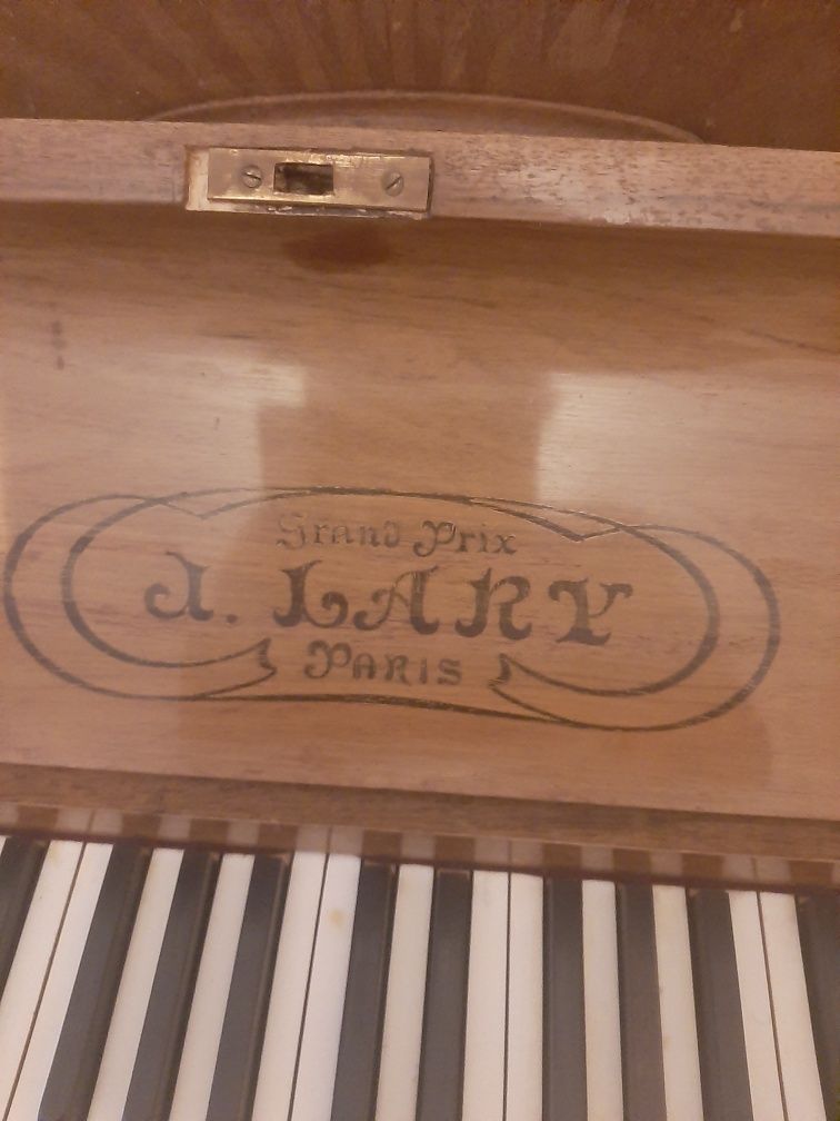 Pianino francuskie antyk