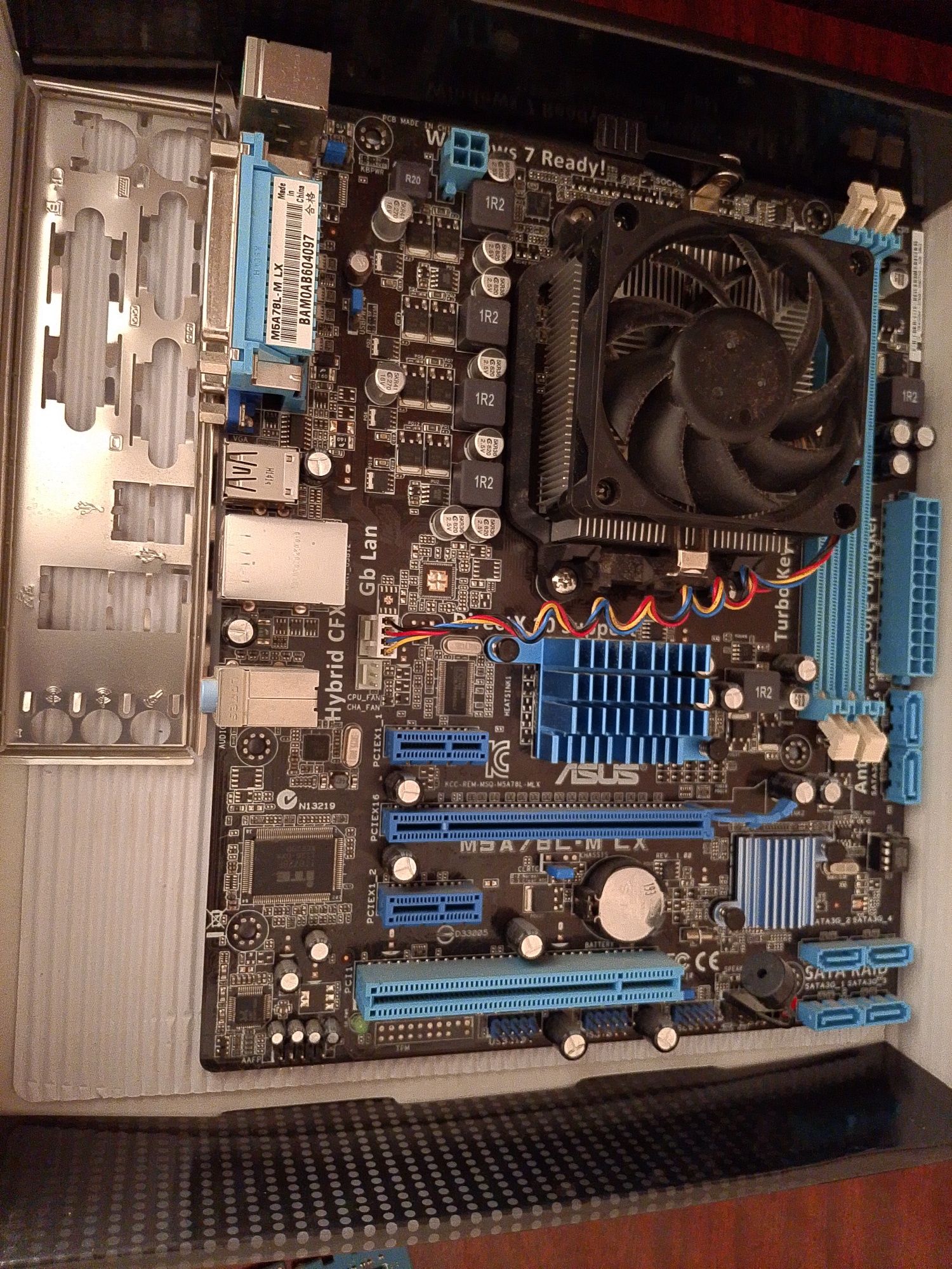 Комплект материнська плата Asus M5A78L-M LX з процом та  оперативою