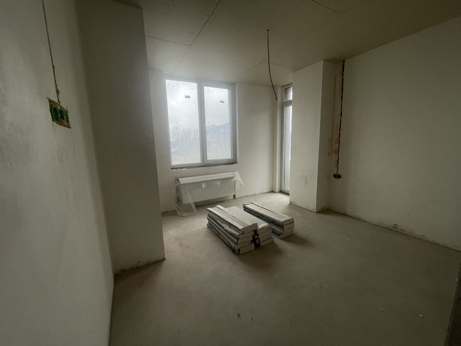 Центр. 2-х кімнатна квартира з частковим ремонтом та закупленими матер