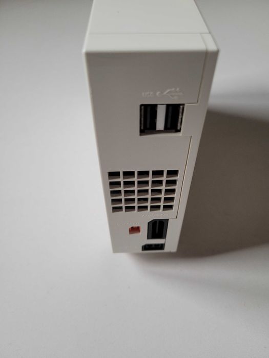 Konsola Nintendo Wii RVL-001 (obsługuje również gry z GameCube)