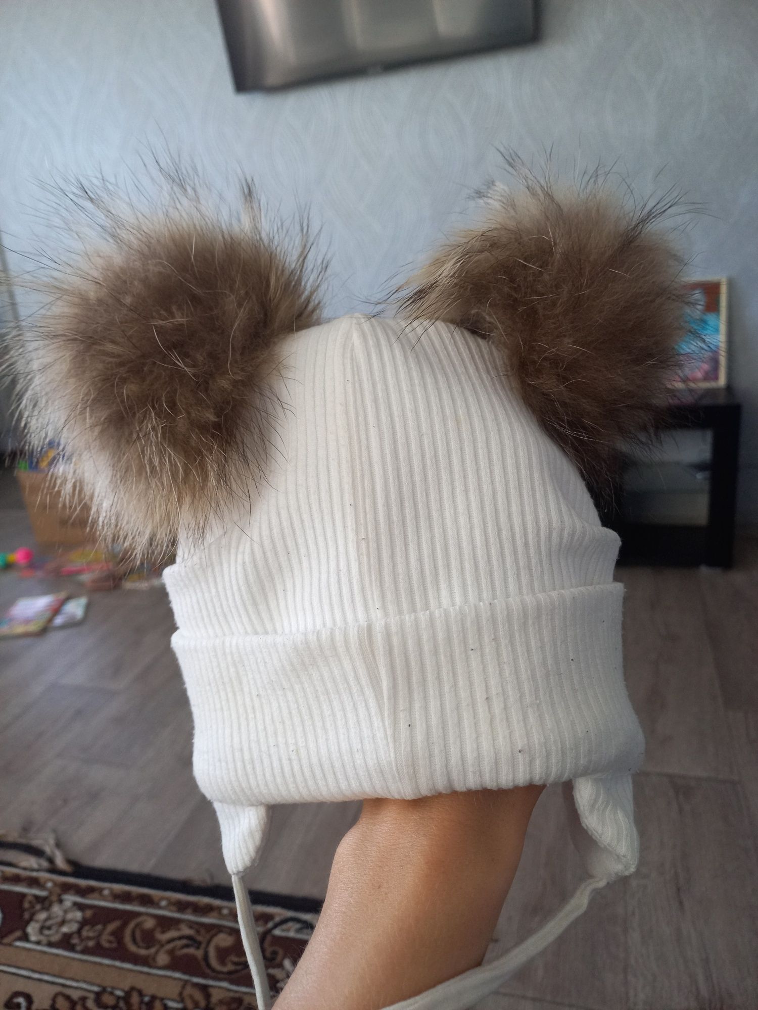 Зимова шапочка для дівчинки