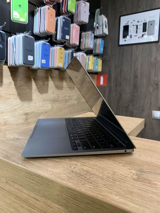 Ноутбук MacBook Air 13 2020 M1 8/256Gb Space Gray 86% Магазин Гарантія