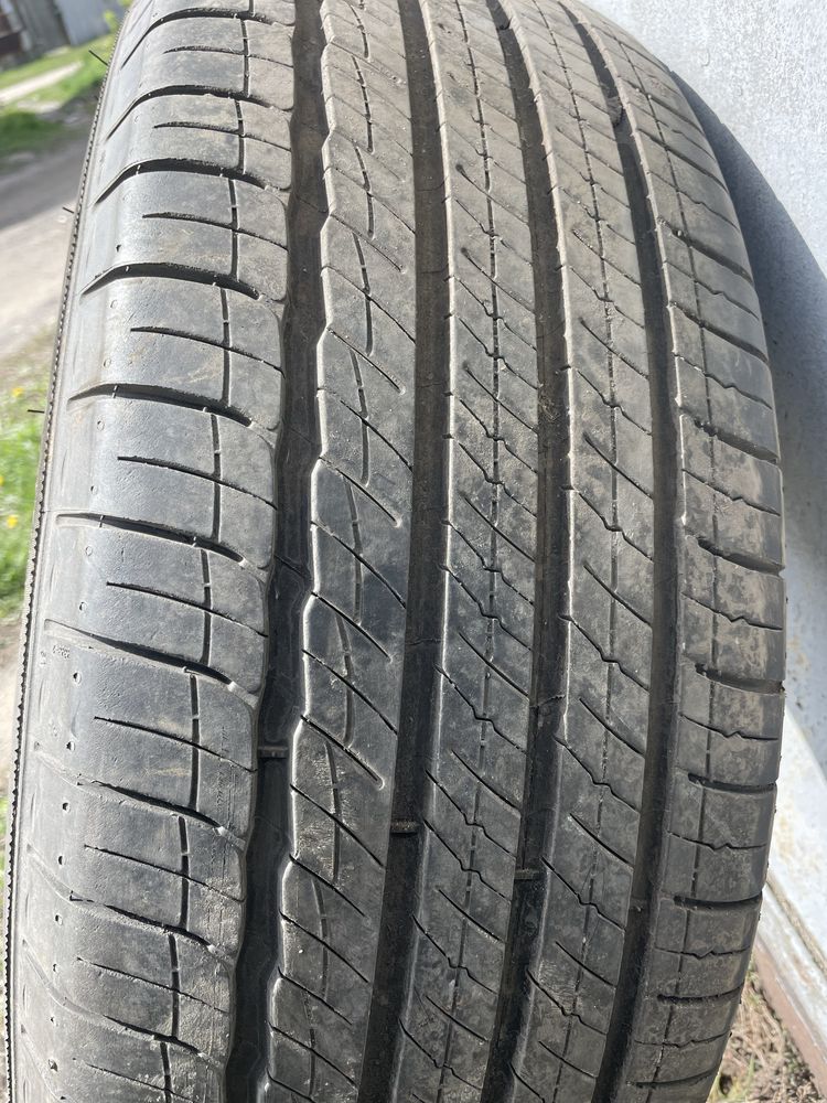 Резина MICHELIN 235/65R18 в гарному стані