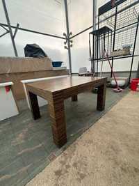 Drewniany stolik lakierowany