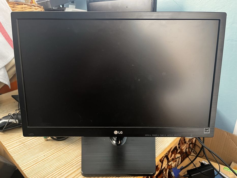 Монітор LG 19M 37A- B